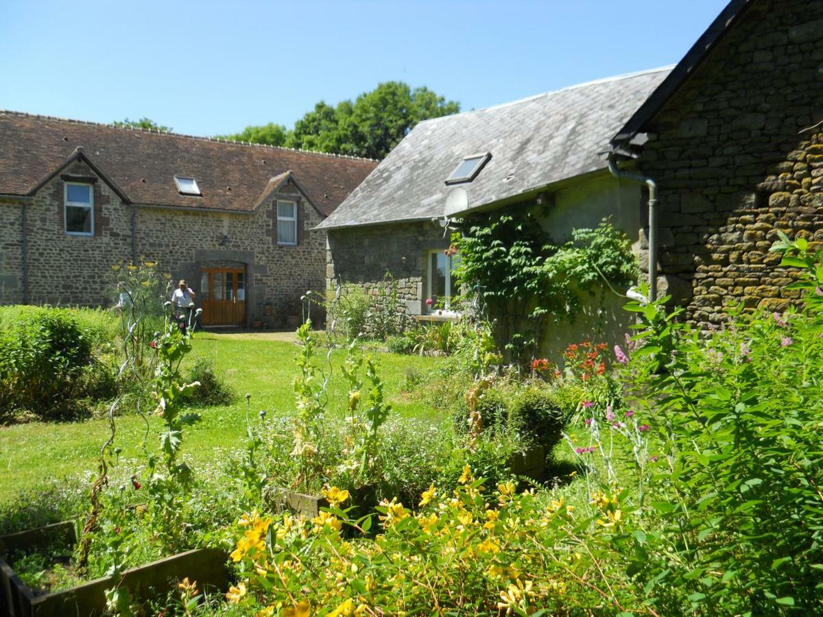 Haras De La Croix D'Argent Bed & Breakfast Saint-Sauveur-de-Carrouges Exterior photo
